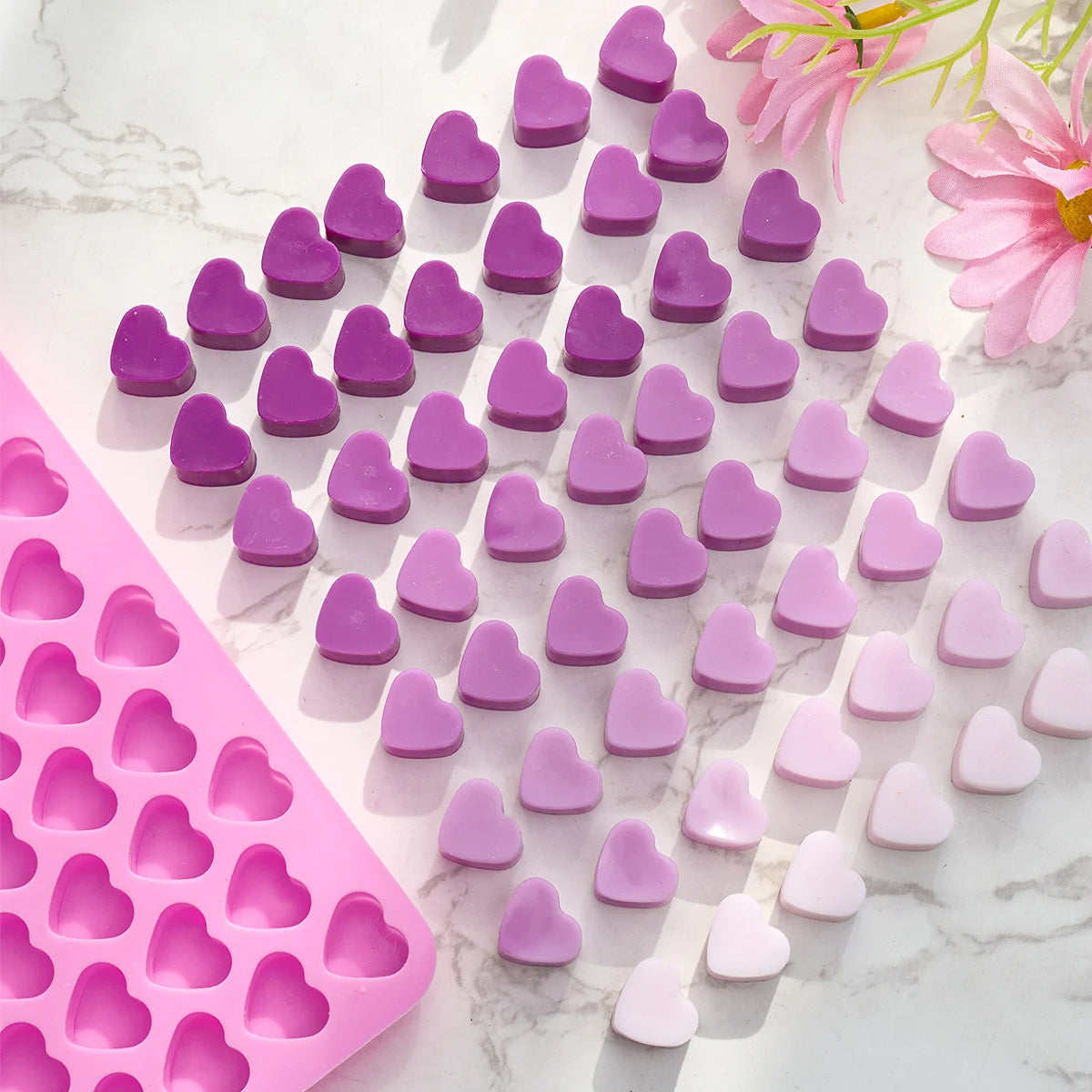 Molde de silicona corazón 55 compartimentos para velas, chocolates, jabones y repostería DIY.