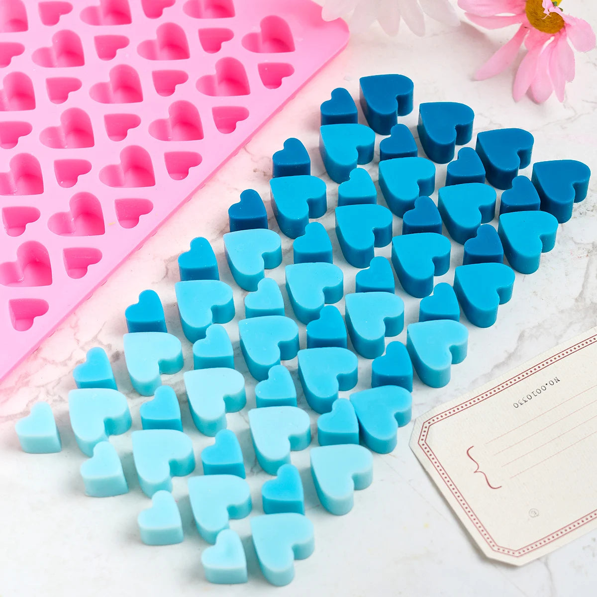 Molde de silicona en forma de corazón con 56 compartimentos - Jabones Artesanales