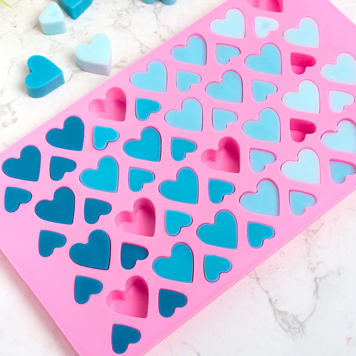 Molde de silicona en forma de corazón con 56 compartimentos - Jabones Artesanales