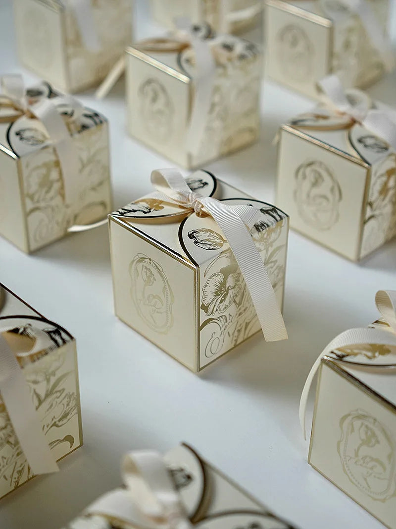 Cajas de Dulces Doradas de Lujo